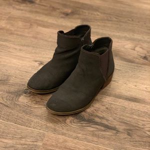 Dark grey inch-high booties!!